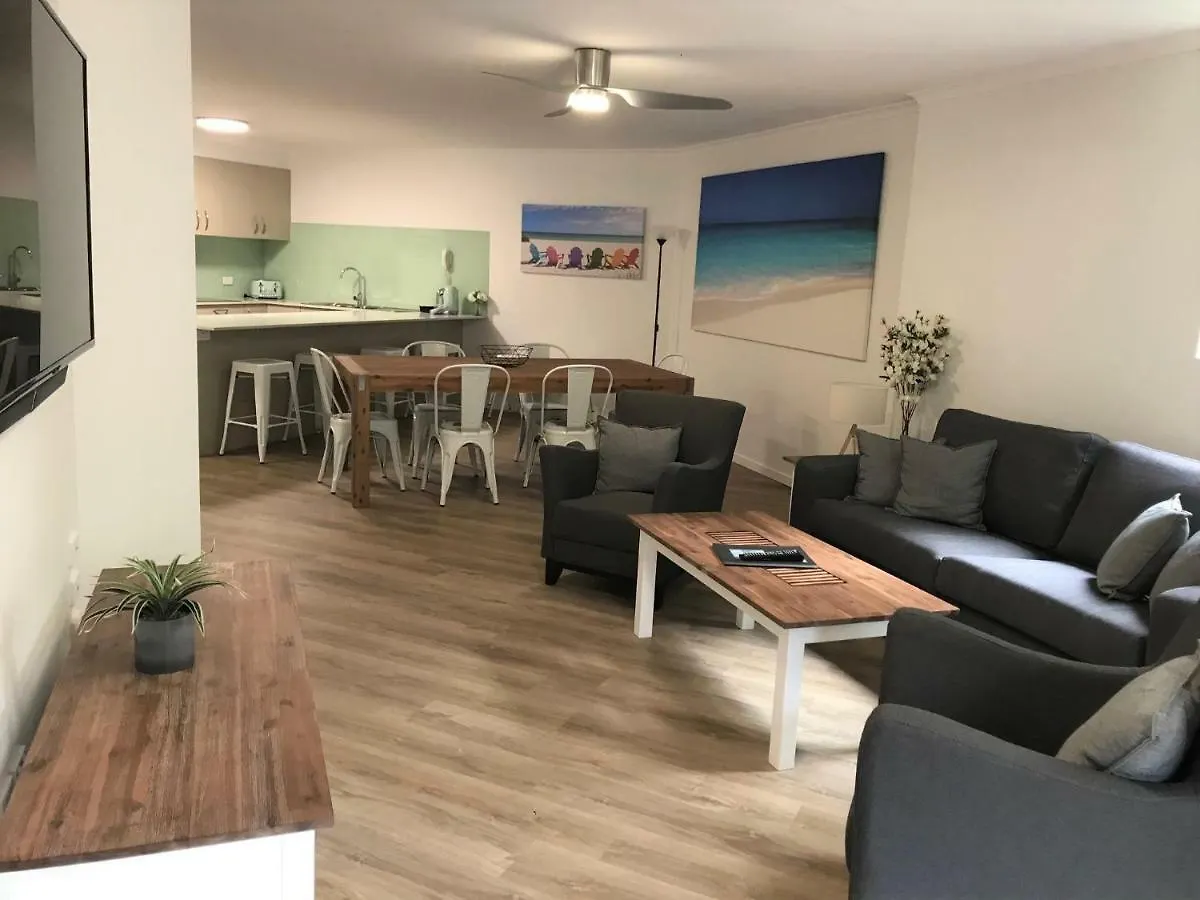Sanctuary Beach Resort Gold Coast 4*,